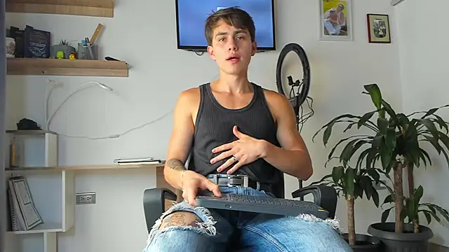 Snapshot of manucute_23_ chatting on October 28, 3:04 pm manucute 23  online show from October 28, 3:04 pm