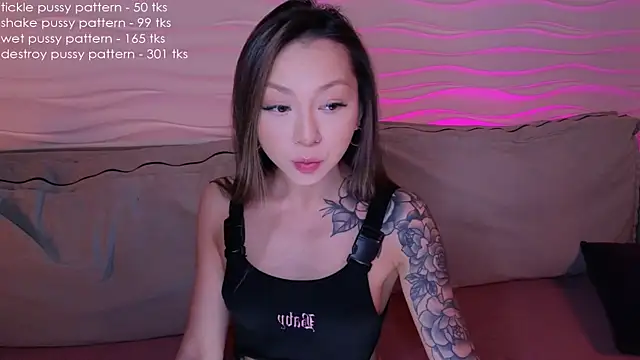 Snapshot of im_casey chatting on February 6, 7:24 am im casey online show from February 6, 7:24 am