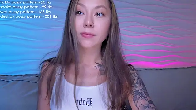 Snapshot of im_casey chatting on February 13, 10:44 am im casey online show from February 13, 10:44 am