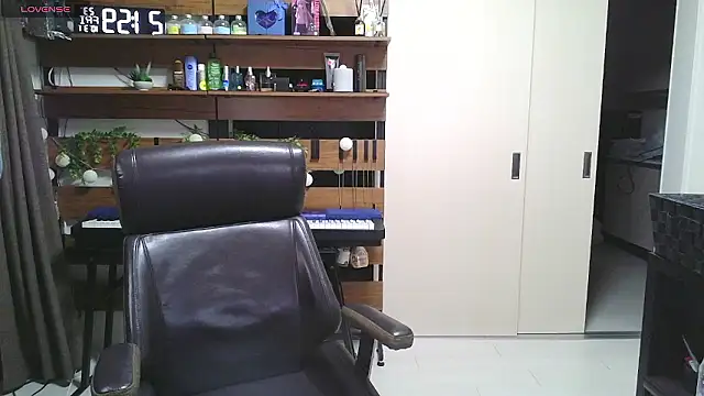 Snapshot of IroManager chatting on October 31, 1:01 pm IroManager online show from October 31, 1:01 pm