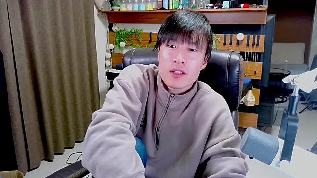 Snapshot of IroManager chatting on February 8, 3:04 pm IroManager online show from February 8, 3:04 pm