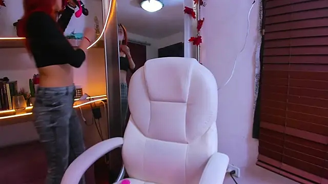 Snapshot of Irina_bx chatting on February 17, 7:10 pm Irina bx online show from February 17, 7:10 pm