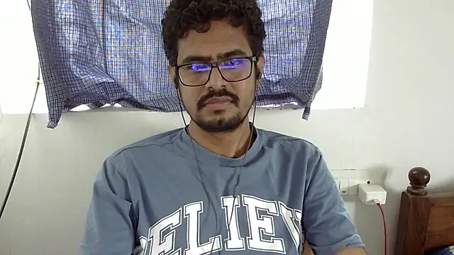 Snapshot of The_SHY_uncut chatting on October 4, 4:43 am The SHY uncut online show from October 4, 4:43 am