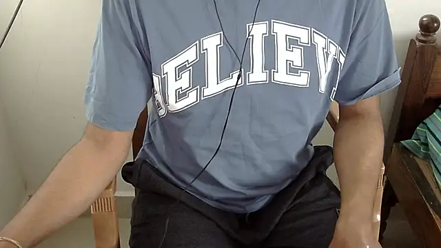 Snapshot of The_SHY_uncut chatting on February 1, 4:33 am The SHY uncut online show from February 1, 4:33 am