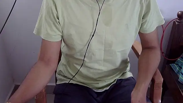 Snapshot of The_SHY_uncut chatting on February 3, 3:48 am The SHY uncut online show from February 3, 3:48 am