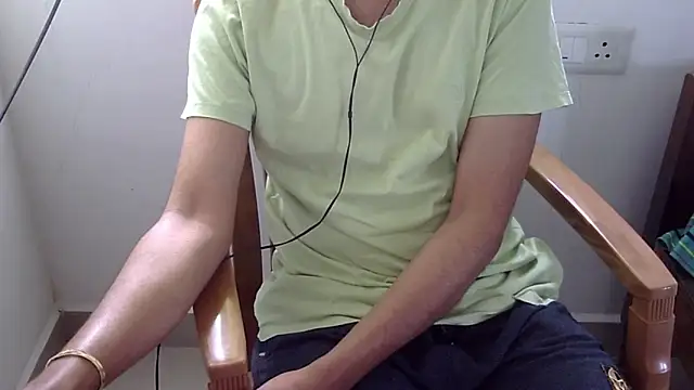 Snapshot of The_SHY_uncut chatting on February 8, 5:11 am The SHY uncut online show from February 8, 5:11 am