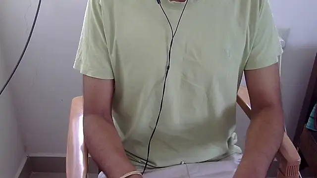 Snapshot of The_SHY_uncut chatting on March 29, 5:29 am The SHY uncut online show from March 29, 5:29 am