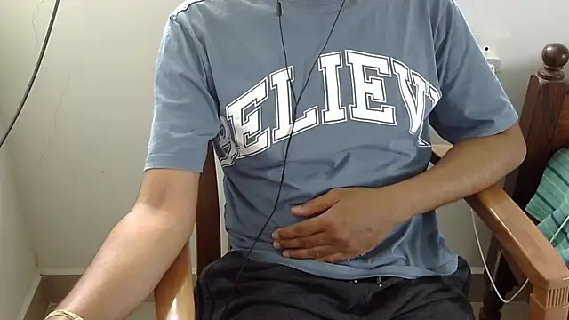 Snapshot of The_SHY_uncut chatting on April 4, 5:49 am The SHY uncut online show from April 4, 5:49 am