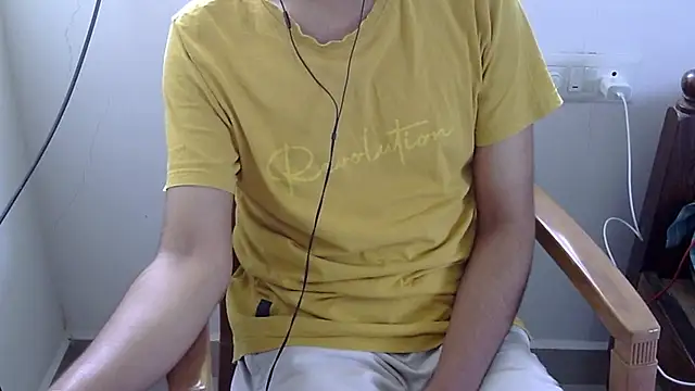 Snapshot of The_SHY_uncut chatting on April 14, 5:02 am The SHY uncut online show from April 14, 5:02 am