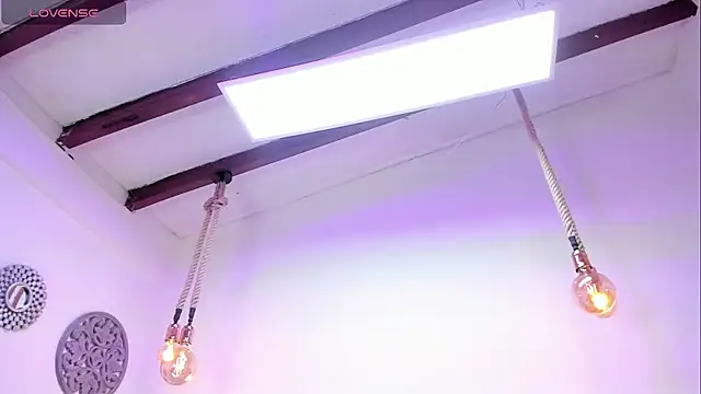 Oriana Guzman online show from December 31, 11:42 am