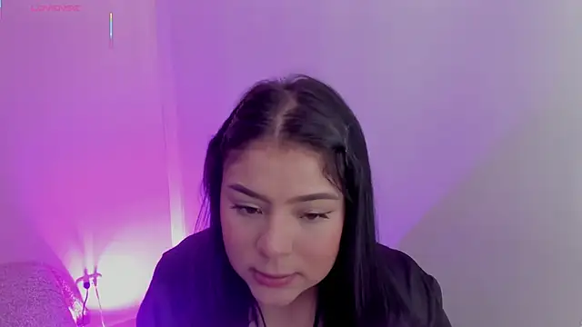 Snapshot of Oriana_Guzman chatting on February 21, 12:33 am Oriana Guzman online show from February 21, 12:33 am