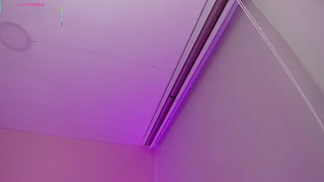 Snapshot of Oriana_Guzman chatting on March 4, 1:22 am Oriana Guzman online show from March 4, 1:22 am