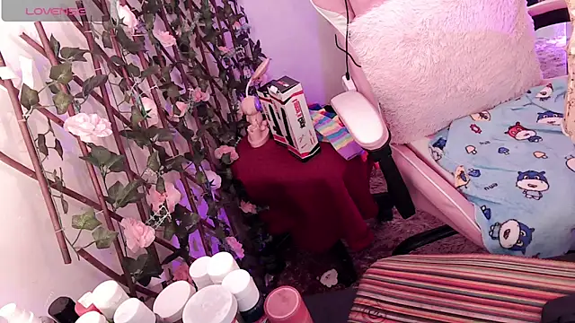 Snapshot of Magic-Smilee chatting on December 14, 2:31 pm Magic-Smilee online show from December 14, 2:31 pm