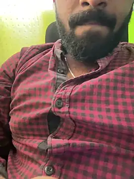 Snapshot of Handsomehunk_4U chatting on December 16, 9:35 am Handsomehunk 4U online show from December 16, 9:35 am