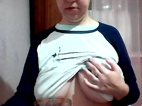 Snapshot of AnaXBerry chatting on December 5, 6:33 pm AnaXBerry online show from December 5, 6:33 pm