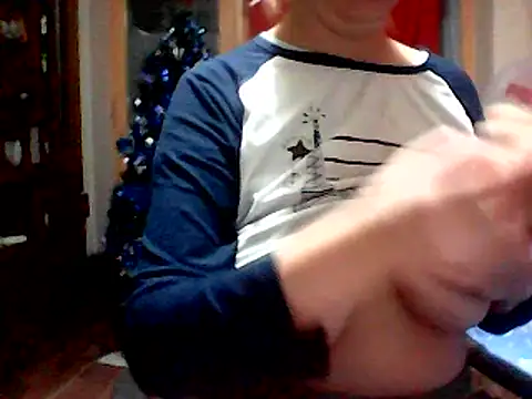 Snapshot of AnaXBerry chatting on December 31, 4:46 pm AnaXBerry online show from December 31, 4:46 pm