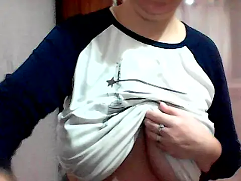 Snapshot of AnaXBerry chatting on January 12, 6:05 pm AnaXBerry online show from January 12, 6:05 pm