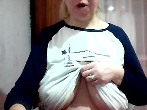 Snapshot of AnaXBerry chatting on January 20, 5:48 pm AnaXBerry online show from January 20, 5:48 pm