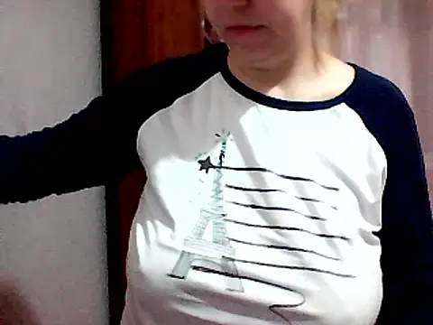 Snapshot of AnaXBerry chatting on February 6, 6:02 pm AnaXBerry online show from February 6, 6:02 pm