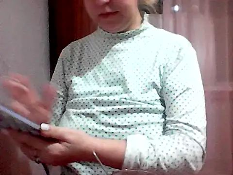 Snapshot of AnaXBerry chatting on February 13, 5:54 pm AnaXBerry online show from February 13, 5:54 pm