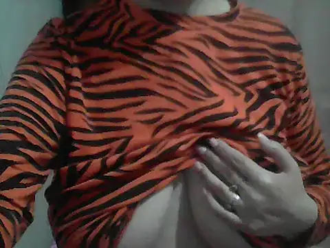 Snapshot of AnaXBerry chatting on April 8, 6:52 pm AnaXBerry online show from April 8, 6:52 pm
