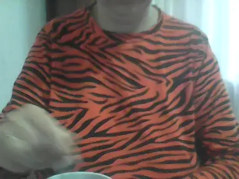 Snapshot of AnaXBerry chatting on May 10, 6:29 am AnaXBerry online show from May 10, 6:29 am