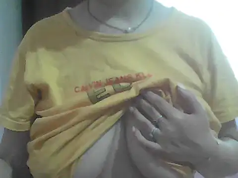 Snapshot of AnaXBerry chatting on May 16, 6:43 am AnaXBerry online show from May 16, 6:43 am