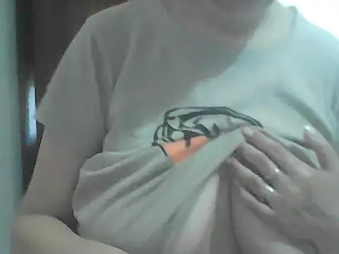 Snapshot of AnaXBerry chatting on May 21, 6:31 am AnaXBerry online show from May 21, 6:31 am