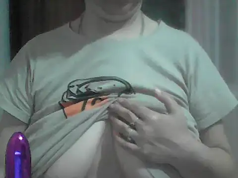 Snapshot of AnaXBerry chatting on June 4, 6:14 pm AnaXBerry online show from June 4, 6:14 pm