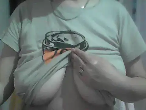 Snapshot of AnaXBerry chatting on June 8, 5:35 pm AnaXBerry online show from June 8, 5:35 pm