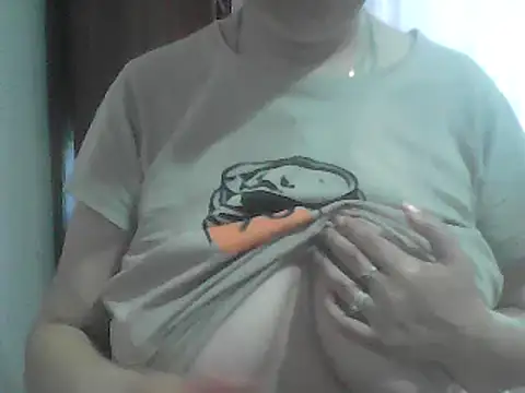 Snapshot of AnaXBerry chatting on June 9, 6:14 am AnaXBerry online show from June 9, 6:14 am