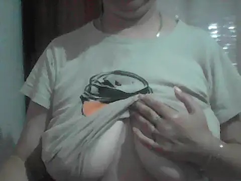 Snapshot of AnaXBerry chatting on June 23, 6:39 pm AnaXBerry online show from June 23, 6:39 pm