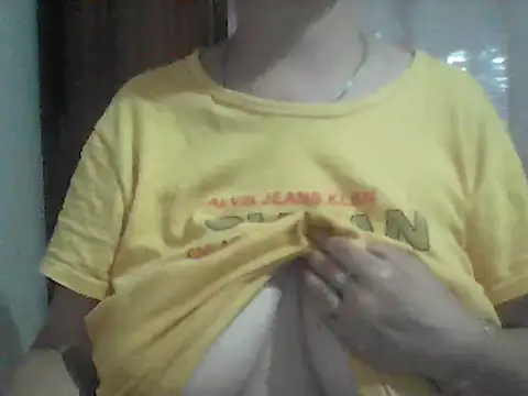 Snapshot of AnaXBerry chatting on June 25, 6:23 pm AnaXBerry online show from June 25, 6:23 pm