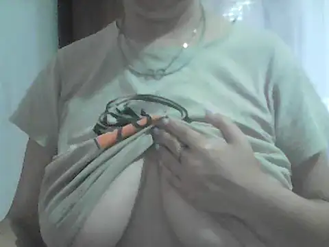 Snapshot of AnaXBerry chatting on July 15, 6:51 am AnaXBerry online show from July 15, 6:51 am
