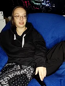 Isabella Geney online show from November 23, 7:13 pm