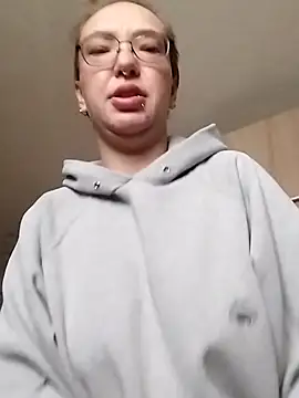 Isabella Geney online show from December 17, 2:34 pm