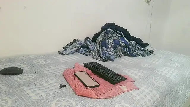 Snapshot of UncutToyBoy23cm chatting on October 10, 5:12 pm UncutToyBoy23cm online show from October 10, 5:12 pm