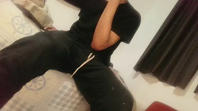 UncutToyBoy23cm online show from November 11, 7:30 am