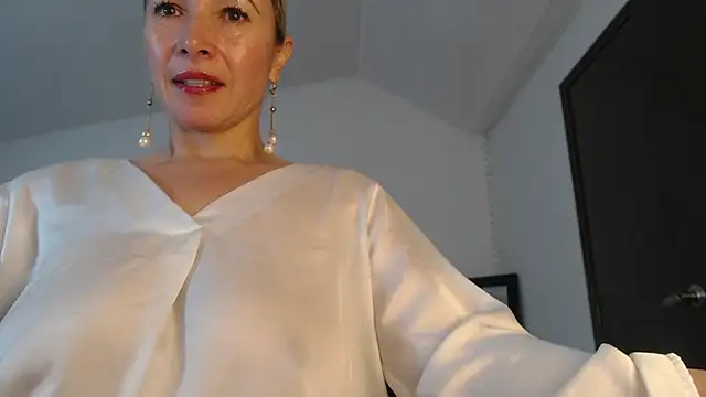 Snapshot of Ingridbergman chatting on February 13, 2:52 pm Ingridbergman online show from February 13, 2:52 pm