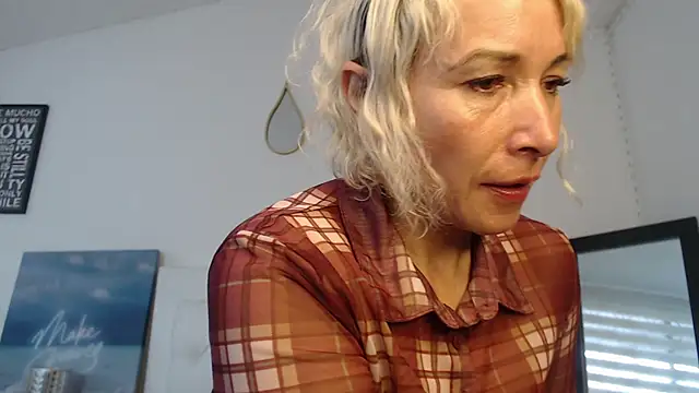Snapshot of Ingridbergman chatting on February 21, 3:10 pm Ingridbergman online show from February 21, 3:10 pm