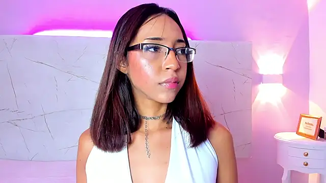 AbrilBrent online show from December 14, 7:57 pm