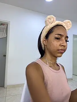 Snapshot of AbrilBrent chatting on September 24, 7:28 pm AbrilBrent online show from September 24, 7:28 pm