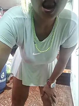 gatadeojosclaros online show from September 29, 1:33 am