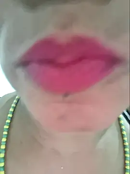 gatadeojosclaros online show from March 2, 1:19 am