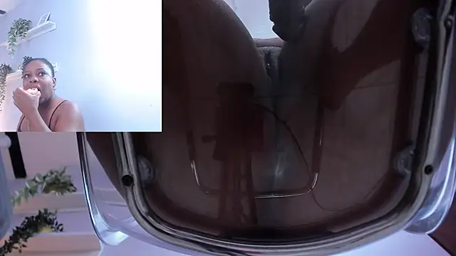 Snapshot of BrianaHazel chatting on October 1, 1:00 am BrianaHazel online show from October 1, 1:00 am