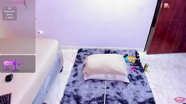 Snapshot of BrianaHazel chatting on October 2, 11:45 pm BrianaHazel online show from October 2, 11:45 pm