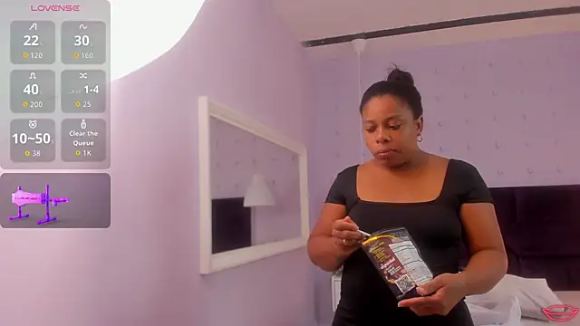 Snapshot of BrianaHazel chatting on October 6, 11:24 pm BrianaHazel online show from October 6, 11:24 pm