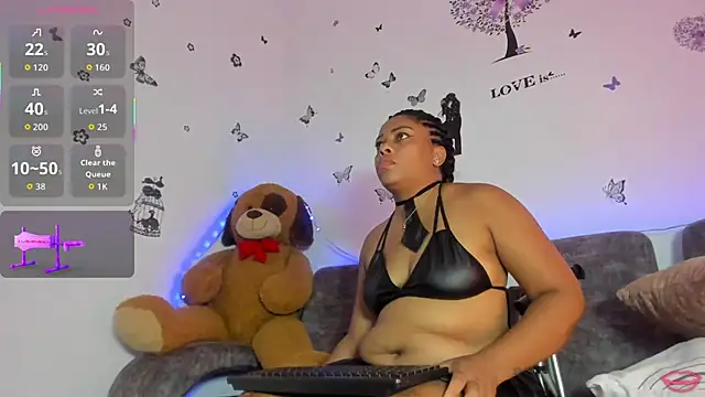 Snapshot of BrianaHazel chatting on November 13, 11:47 pm BrianaHazel online show from November 13, 11:47 pm