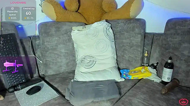 Snapshot of BrianaHazel chatting on November 18, 11:37 pm BrianaHazel online show from November 18, 11:37 pm