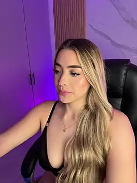 kyliejoness online show from July 20, 2:48 am